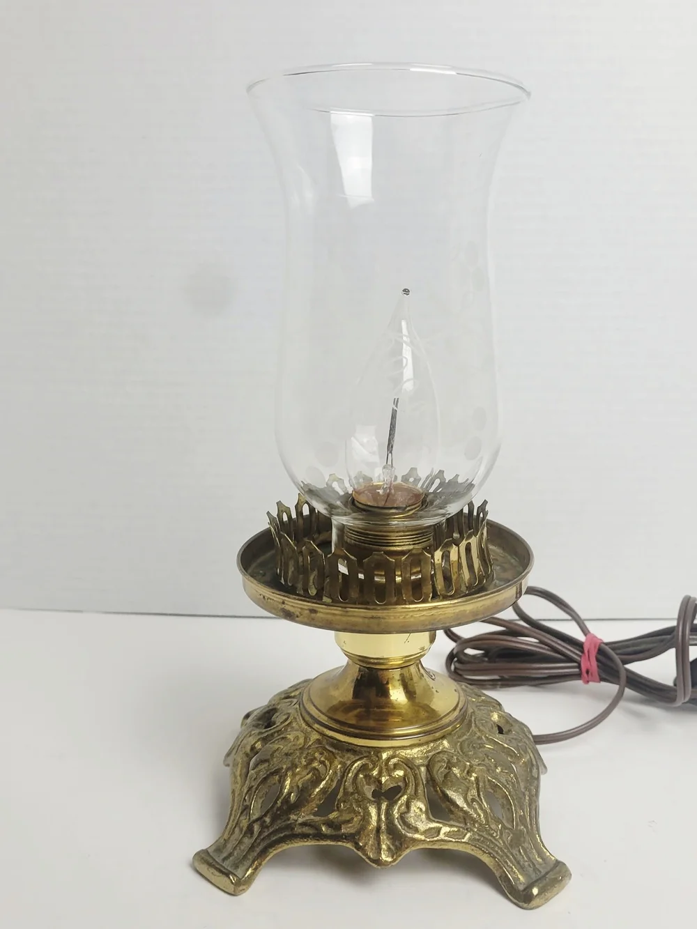 Vtg 70s~Electric Glass Hurricane Boudoir Lamp~FloralShade~Brass Base~Flame Bulb